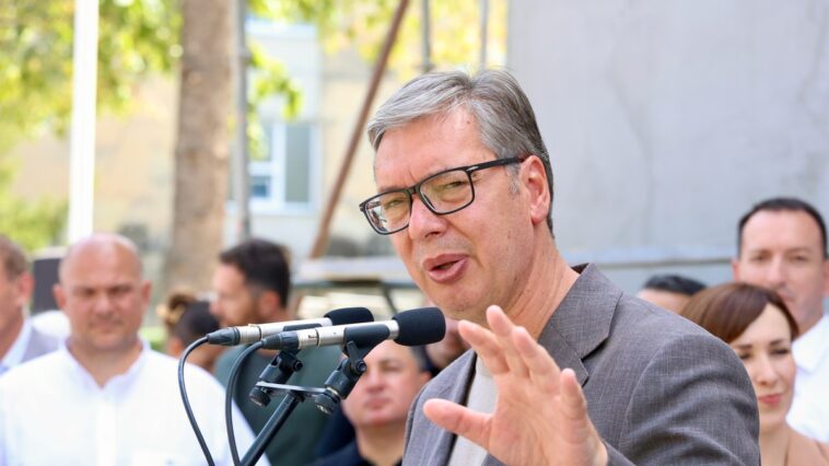Vučić: Hrvati progone majku dečaka koji je pokazao 3 prsta, šta mi da radimo sa onima koji idu na Tompsona Vučić: Hrvati progone majku dečaka koji je pokazao 3 prsta, šta mi da radimo sa onima koji idu na Tompsona