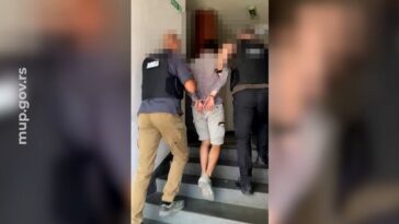 Palo novo hapšenje u Beogradu: Posipao benzinom vozila, pa ih zapalio