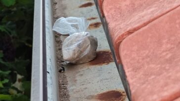 Specijalci upali dilerima u stan u Podgorici: Oni paket sa heroinom bacili na komšijin krov