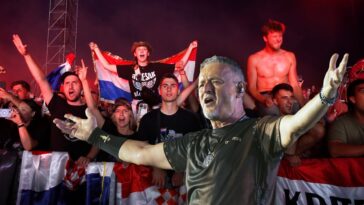 Burne reakcije na ustaški dernek u Vukovaru: “Za dom spremni” odjekivalo pred 100.000 ljudi