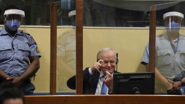 Mladić je na izricanju konačne presude u Hagu bio dobro raspoložen (foto)