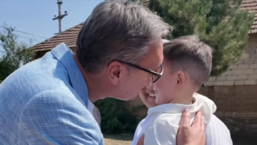 Vućića u Bujanovcu dočekalo kumče sa Kosova: “Živ mi bio, Lazare”