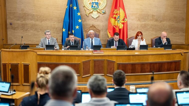 Usvojene skandalozne izmene u Crnoj Gori, Mandić zaboravio da postoji srpski parlament
