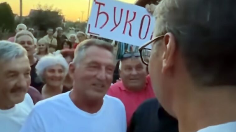 Vučić se susreo s bivšim nadređenim iz vojske tokom obilaska juga Srbije