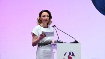 Tatjana Macura piše za “Blic”: Dijalog nije ustupak. Dijalog je odgovornost.