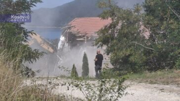 Na Gazivodama teške mašine uklanjaju šut sa lokacije gde je srušen motel “Jezero”