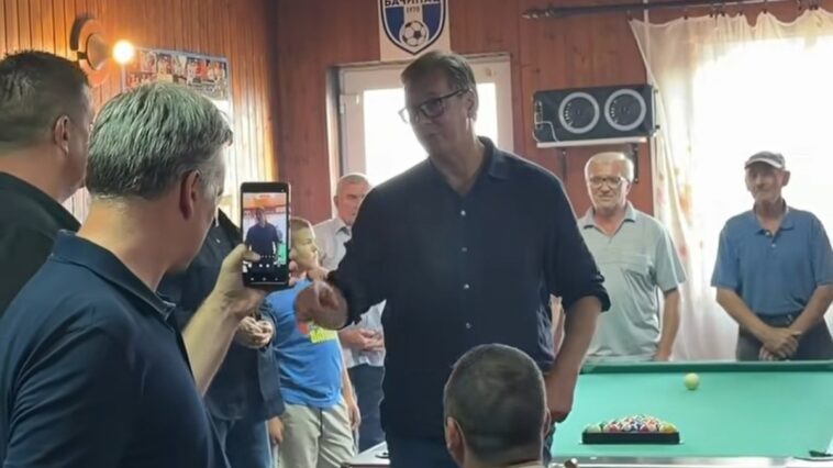 Vučić proveo popodne sa meštanima Podunavskog okruga: “Fudbal, kafana, Zaječarsko pivo, a usput i ozbiljne stvari” Vučić proveo popodne sa meštanima Podunavskog okruga: “Fudbal, kafana, Zaječarsko pivo, a usput i ozbiljne stvari”