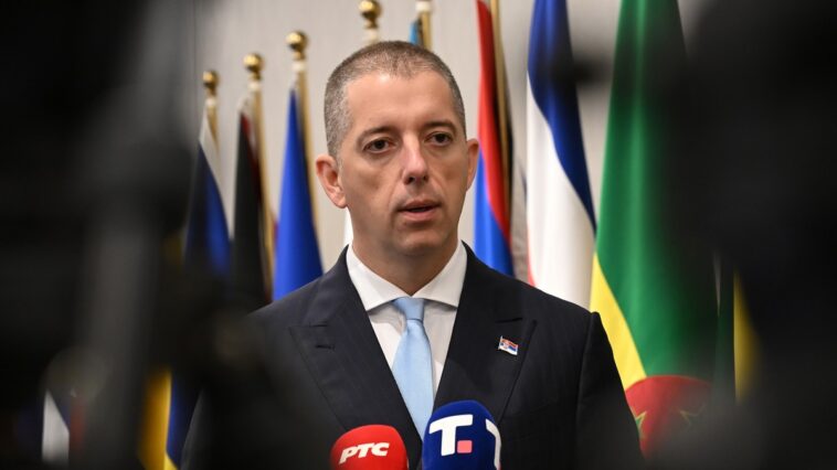 Marko Đurić o Elmedinu Konakoviću: “Kukavički pobegao sa megdana koji je sam izazvao” Marko Đurić o Elmedinu Konakoviću: “Kukavički pobegao sa megdana koji je sam izazvao”