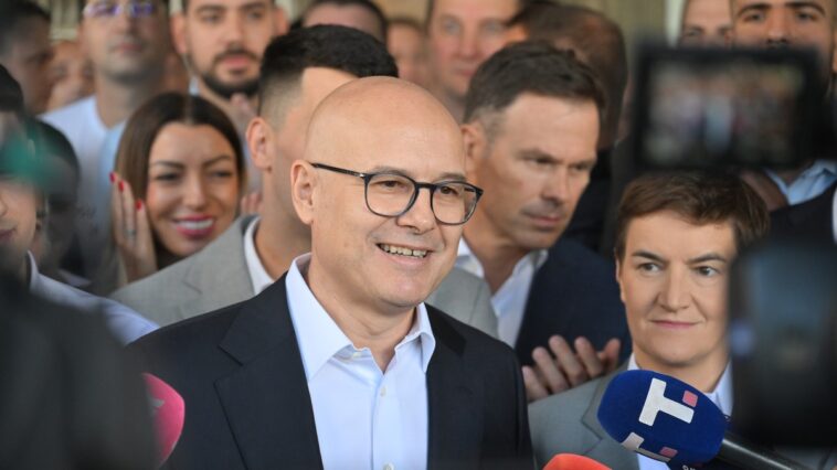 Vučević posetio Raški okrug: Nastavićemo da gradimo auto-puteve i brze saobraćajnice Vučević posetio Raški okrug: Nastavićemo da gradimo auto-puteve i brze saobraćajnice