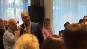Vučić sa saradnicima otpevao pesmu “A sad adio”