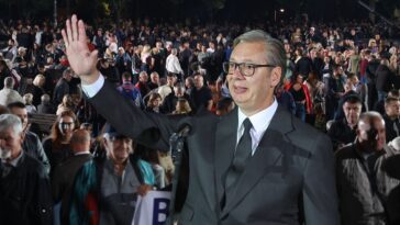 Hiljade pristalica ispred Predsedništva: Vučić podnosi ostavku