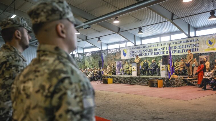 Kadet udaljen sa vojne obuke u BiH zbog “veličanja Ratka Mladića” Kadet udaljen sa vojne obuke u BiH zbog “veličanja Ratka Mladića”