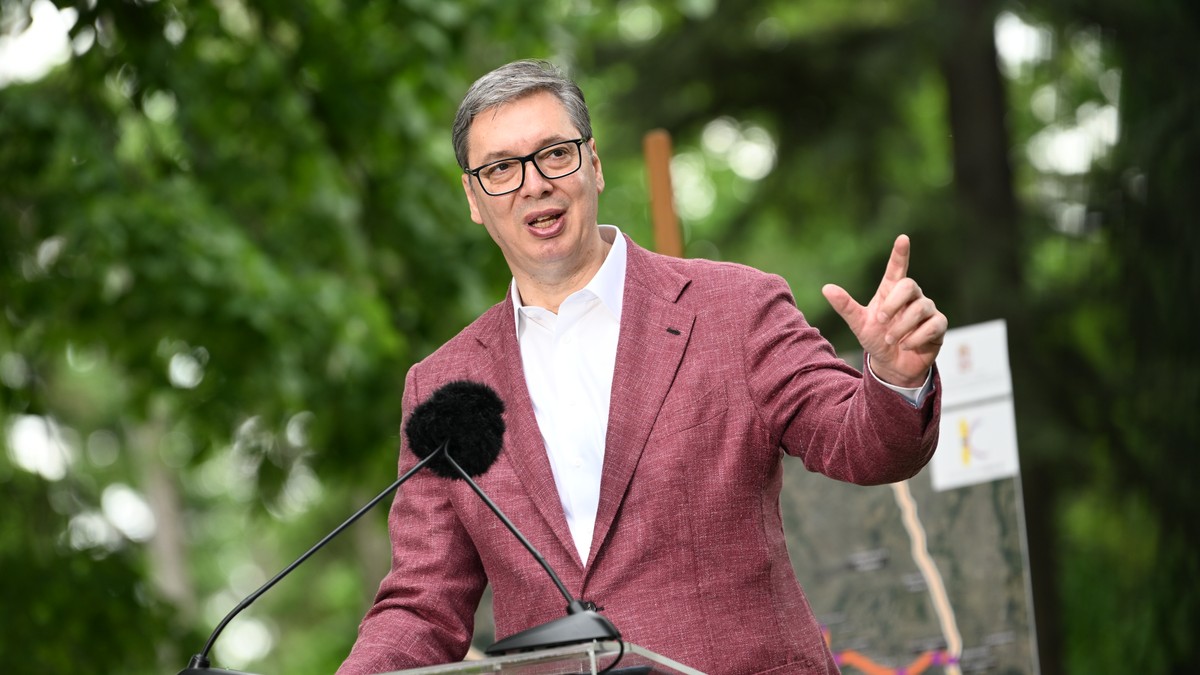 Vučić obilazi radove na brzoj saobraćajnici Vožd Karađorđe