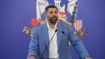 Oglasio se Šapić nakon što ga je odbornica pokreta Kreni-promeni optužila da ju je napao