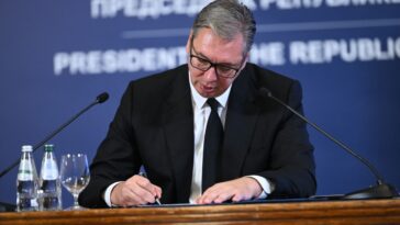 Aleksandar Vučić podneo ostavku na funkciju predsednika Srbije