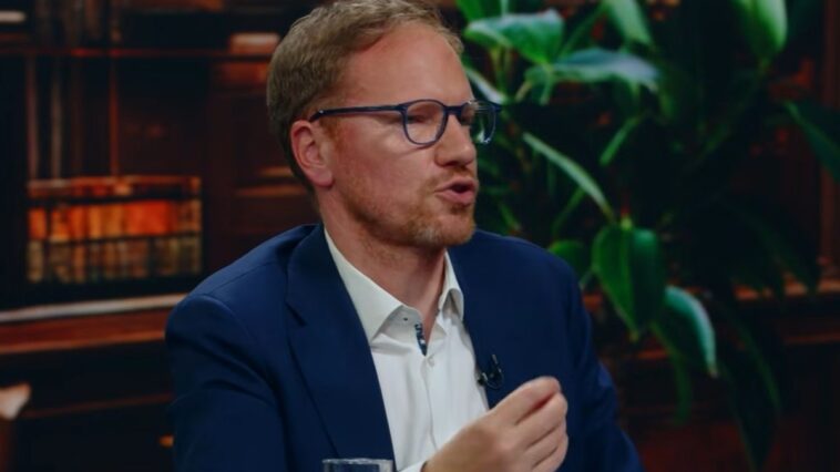 Milan Antonijević prokomentarisao transparent da ga treba uhapsiti Milan Antonijević prokomentarisao transparent da ga treba uhapsiti