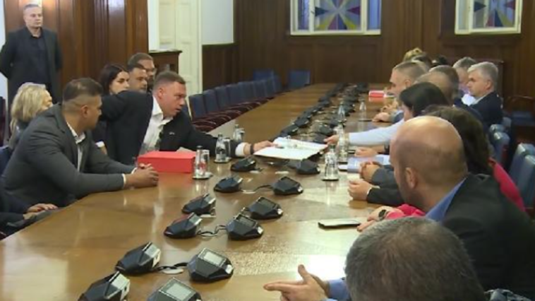 RIK poništio rešenje o proglašenju izborne liste “Ćale,ovo je za tebe–Petar Đurić –Premijer Srbije”