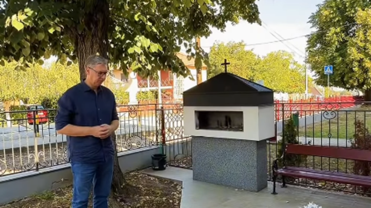 Vučić u Duboni i Malom Orašju položio vence na spomenike žrtvama masovnog ubistva Vučić u Duboni i Malom Orašju položio vence na spomenike žrtvama masovnog ubistva