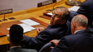 Lavrov: Zapad ugrožava živote milijarde ljudi, a od Srbije traži da se odrekne KiM