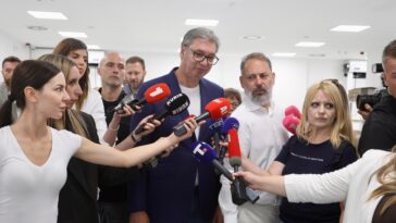 Vučić prokomentarisao cepanje svezaka sa logoom EKSPO i situaciju u Jovinoj