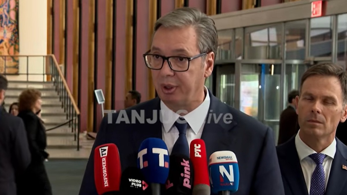 Vučić iz Njujorka: “Svaki put kad pomisle da imaju priliku da unize Srbiju, to će da urade”