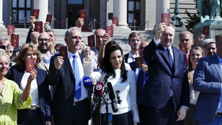 Opozicija ne može da skupi potpise za izbore, tvrdi DS Opozicija ne može da skupi potpise za izbore, tvrdi DS