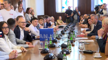 RIK-u predato više od 220.000 i potpisa za listu “Aleksandar Vučić – Ujedinjena Srbija”