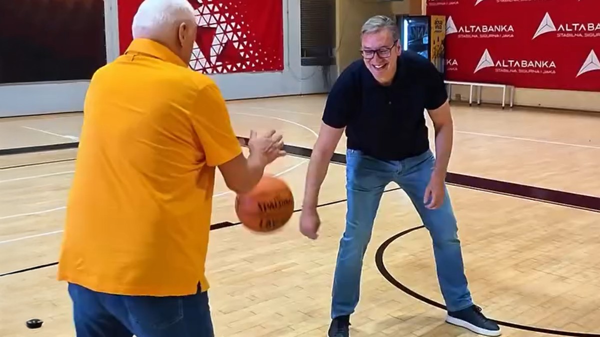 Predsednik Vučić odigrao basket sa čuvenim trenerom: Sa Mutom nikad nije dosadno!