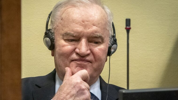 Organizovan masovni polazak na sahranu Ratka Mladića Organizovan masovni polazak na sahranu Ratka Mladića