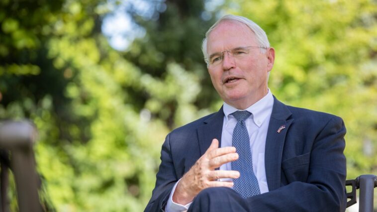 Kristofer Hil, bivši američki ambasador, razočaran presudom liderima bivše OVK Kristofer Hil, bivši američki ambasador, razočaran presudom liderima bivše OVK