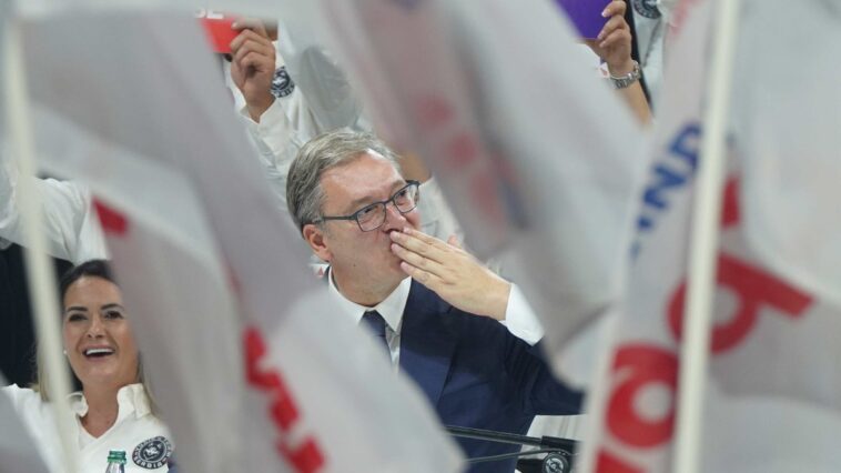 Vučić pozvao Brnabić dok je bila u Gorobilju, pa narodu poručio: “Mnogo vas volim”