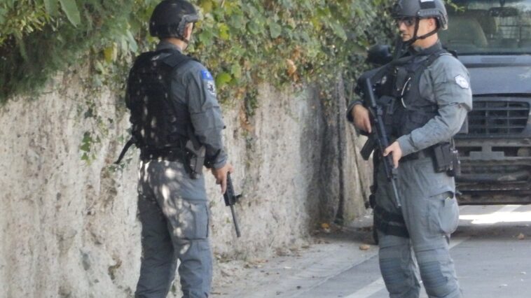 Kosovska policija privela trojicu Srba u opštini Istok Kosovska policija privela trojicu Srba u opštini Istok
