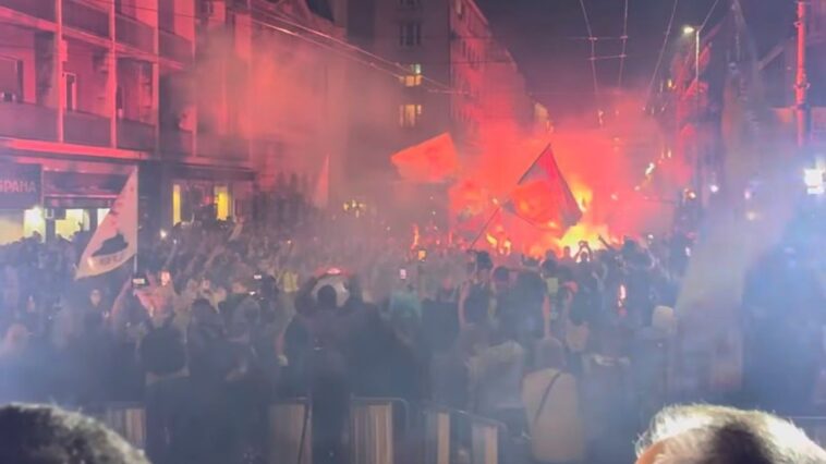 Studentska lista u Beogradu priredila doček za svoje pristalice iz unutrašnjosti pred predizborni skup