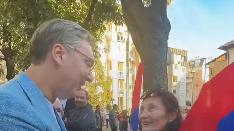 Vučić objavio video kako je izgledao susret sa nastavnicom Nadom Vučić objavio video kako je izgledao susret sa nastavnicom Nadom
