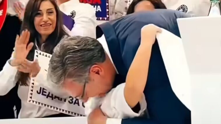 Dečak prekinuo Vučićev govor na skupu u Kragujevcu: Doneo mu poruku i zagrlio ga
