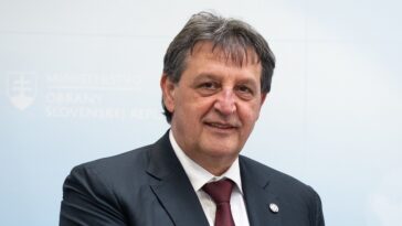 Gašić:Građani na skupu u Beogradskoj areni pokazuju da žele da Srbija nastavi razvoj