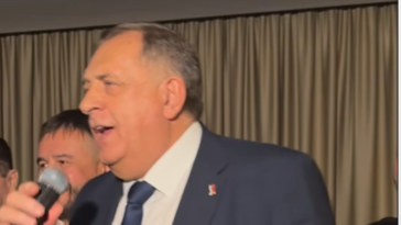 Dodik dohvatio mikrofon posle izbora, pa zapevao veliki hit (Video)