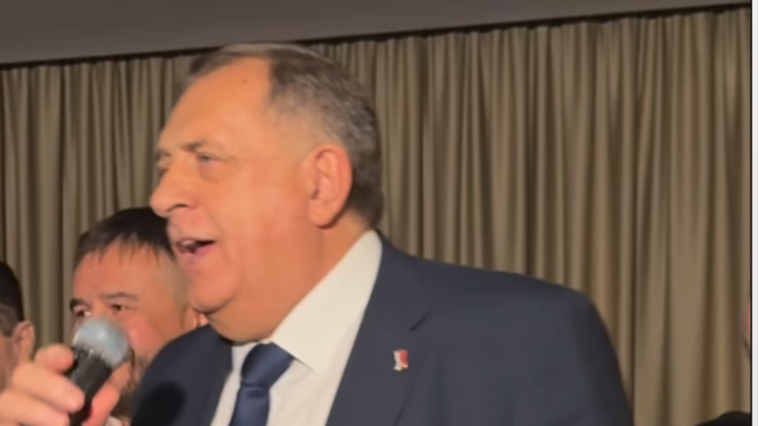 Dodik dohvatio mikrofon posle izbora, pa zapevao veliki hit (Video)