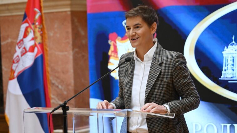 Brnabić i Jovanov sarkastično reagovali na pitanje studenata u blokadi sa FON-a Brnabić i Jovanov sarkastično reagovali na pitanje studenata u blokadi sa FON-a