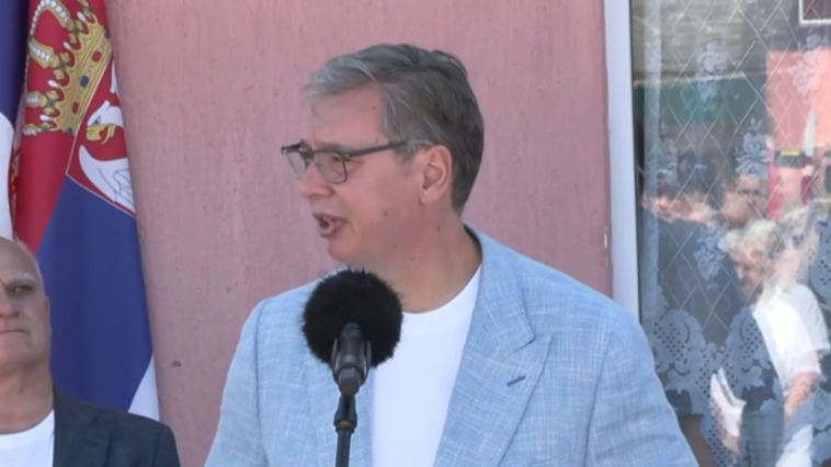 Vučić u Šimanovcima: O izborima više i ne govore, a obećali su da će imati 70 odsto glasova Vučić u Šimanovcima: O izborima više i ne govore, a obećali su da će imati 70 odsto glasova