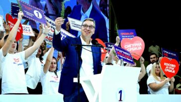 Vučić na skupu u Lazarevcu: Kurtijev poslanik nosi majicu “studenti pobeđuju”
