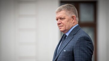 Fico zbog viroze propušta proslavu na Dukli. Uveče, međutim, planira da otputuje na miting Vučićeve stranke