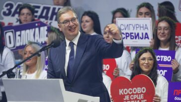 Skup Ujedinjene Srbije u Nišu: Nikad više ljudi na trgu, obratili se Vučić, Toma Nikolić i Dodik