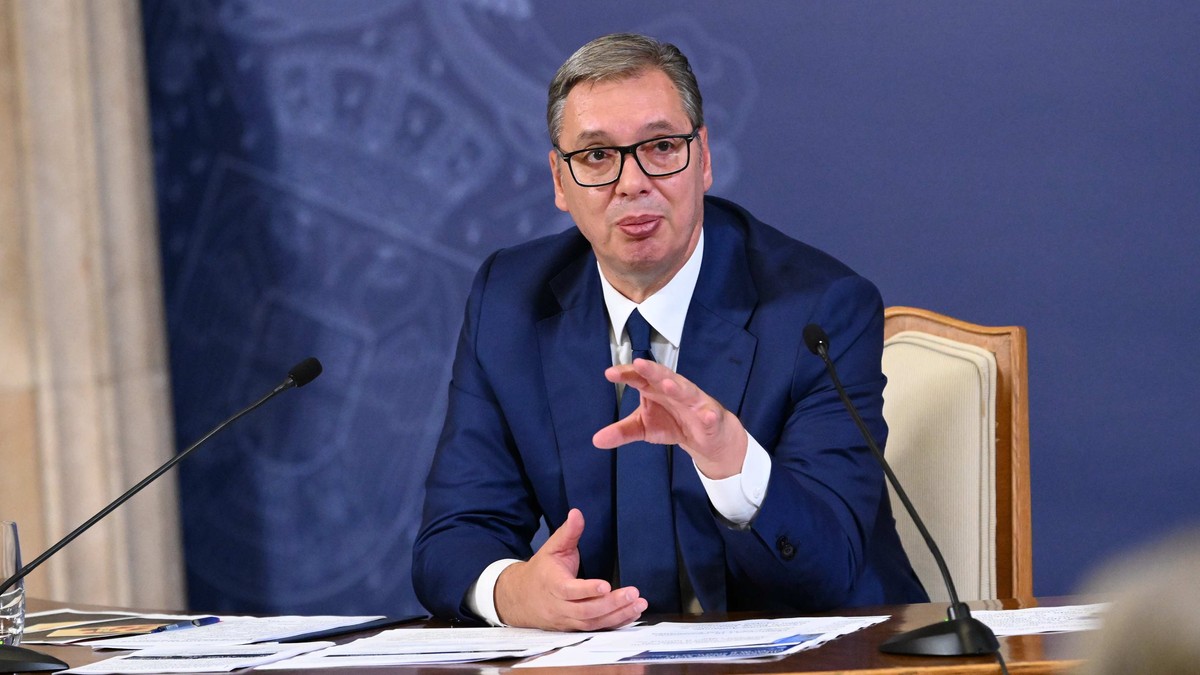 MUP demantovao navode da je Vučić državnim helikopterom išao na miting u Kragujevcu