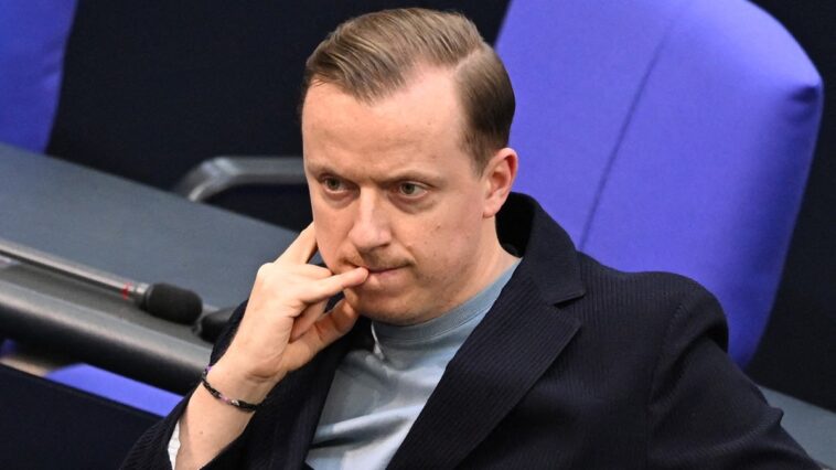 Adisu Ahmetoviću za kog se pričalo da je lobirao protiv Srbije ukinut imunitet Adisu Ahmetoviću za kog se pričalo da je lobirao protiv Srbije ukinut imunitet