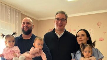 Vučić obišao prve trojke u Srbobranu: “Ovo je najlepša priča u Srbiji”