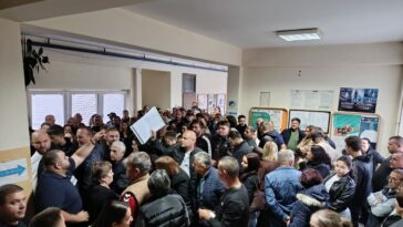 Glasanje Srba na KiM: Velike gužve i pre otvaranja biračkih mesta