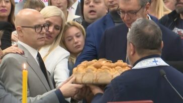 Obraća se Vučić na slavi SNS: Progoniće nas i goniti