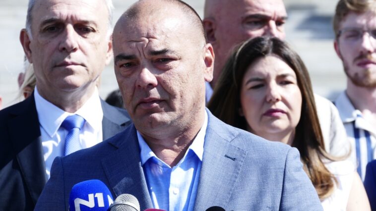 Goran Ješić opleo po DS-u i studentskoj listi Goran Ješić opleo po DS-u i studentskoj listi