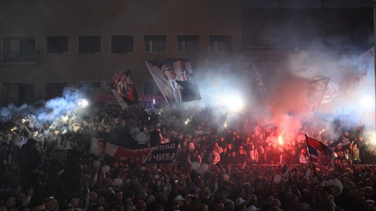 Održan miting SNS u Novom Sadu: Hiljade ljudi u centru grada